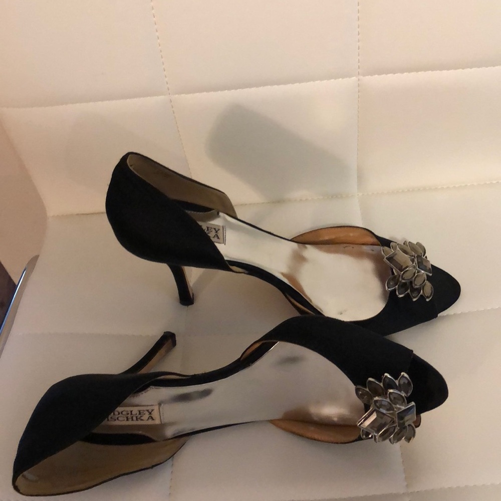 Badgley mischka pumps